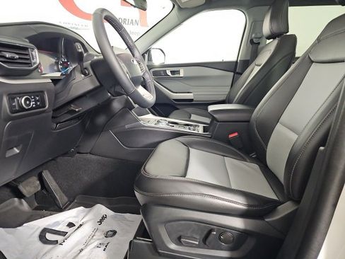 Used 2023 Ford Explorer XLT w/ Equipment Group 202A image 10
