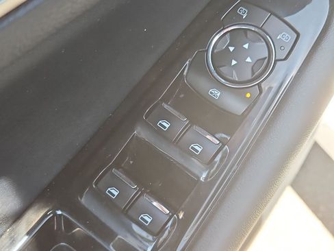 Used 2020 Ford Edge SEL w/ Convenience Package FWD image 12