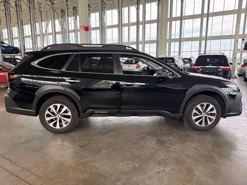 Certified 2025 Subaru Outback Premium w/ Popular Package #1 AWD/4WD image 2