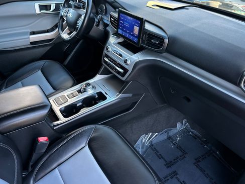 Certified 2022 Ford Explorer XLT w/ Equipment Group 202A image 16