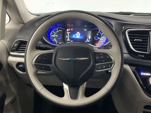 Used 2020 Chrysler Pacifica Limited w/ Advanced Safetytec Group FWD image 19