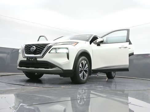 Used 2022 Nissan Rogue SV image 48