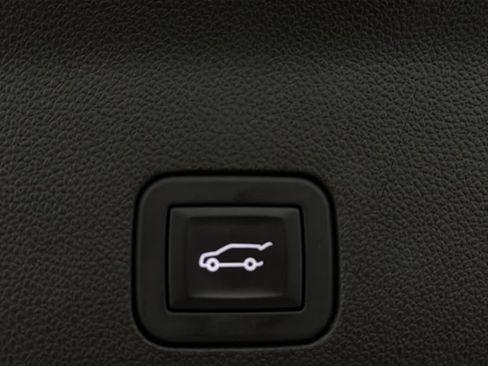 Used 2025 GMC Yukon Denali w/ Denali Reserve Package AWD/4WD image 10