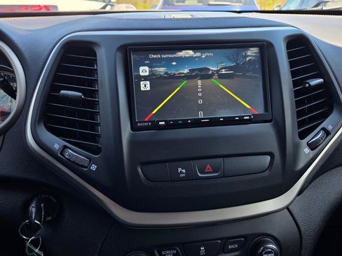 Used 2017 Jeep Cherokee Latitude w/ Safety/Convenience Group image 27