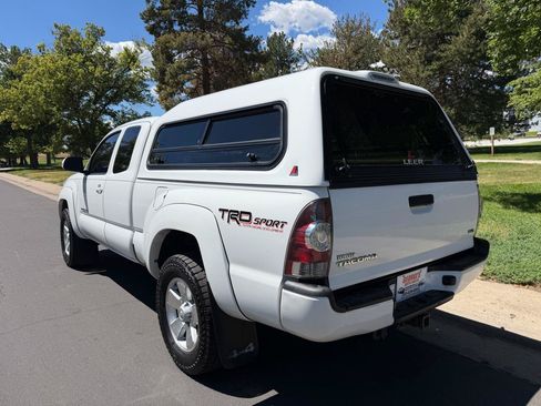 Used 2015 Toyota Tacoma 4x4 Access Cab V6 w/ TRD Sport Package image 3