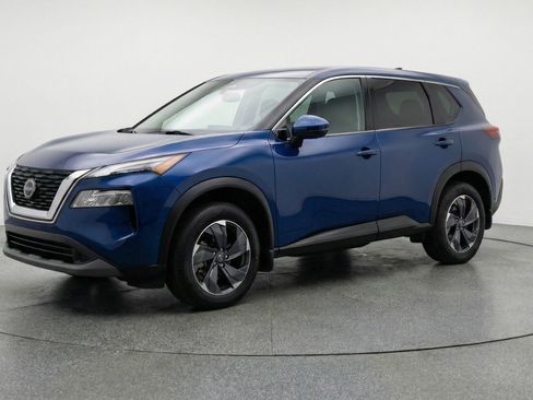 Used 2025 Nissan Rogue SV image 3