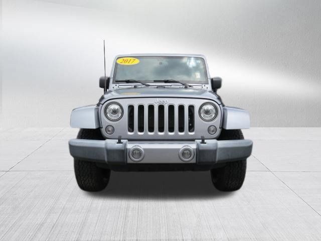 Used 2017 Jeep Wrangler Unlimited Sahara w/ Dual Top Group AWD/4WD image 8