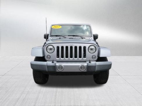 Used 2017 Jeep Wrangler Unlimited Sahara w/ Dual Top Group AWD/4WD image 8