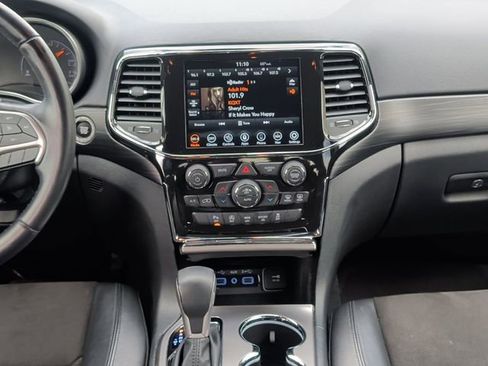 Used 2021 Jeep Grand Cherokee Laredo X image 3