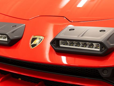 Used 2023 Lamborghini Huracan Sterrato image 7