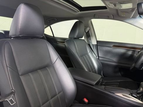 Used 2018 Lexus ES 350 w/ Luxury Package w/Wood Trim FWD image 17