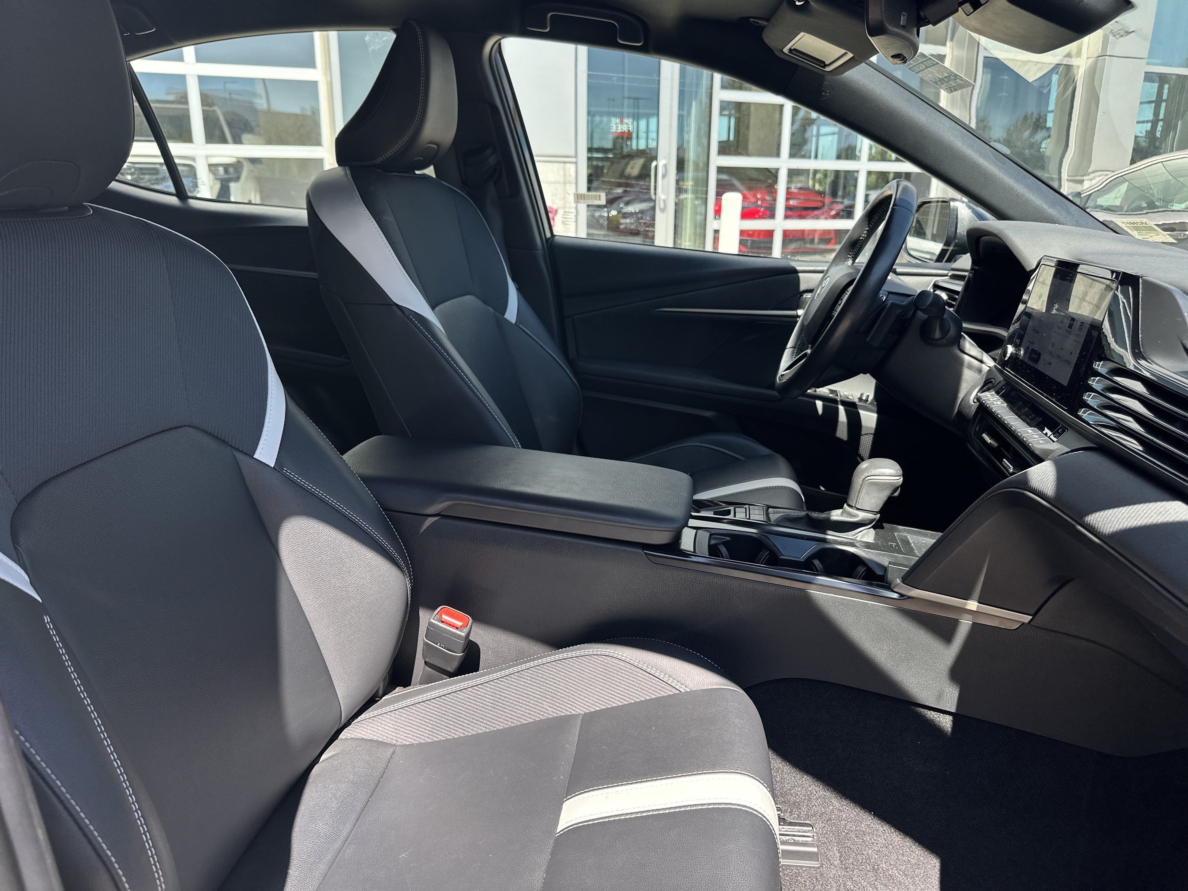 Used 2025 Toyota Camry SE w/ Convenience Package FWD image 28