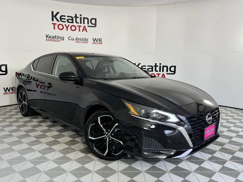Used 2024 Nissan Altima 2.5 SR w/ SR Premium Package FWD image 3