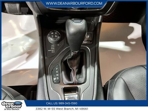 Used 2019 Jeep Cherokee Trailhawk AWD/4WD image 15