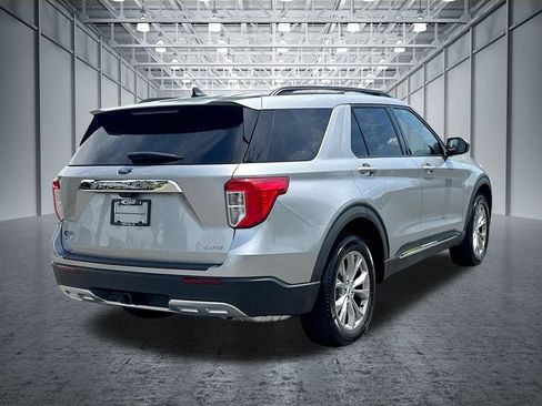 Used 2023 Ford Explorer XLT w/ Equipment Group 202A AWD/4WD image 9