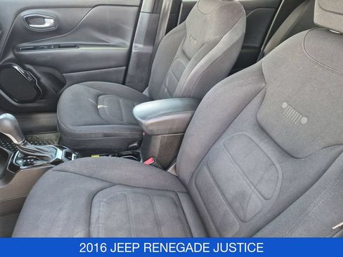 Used 2016 Jeep Renegade Latitude AWD/4WD image 13