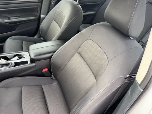 Used 2024 Nissan Altima 2.5 SV FWD image 27