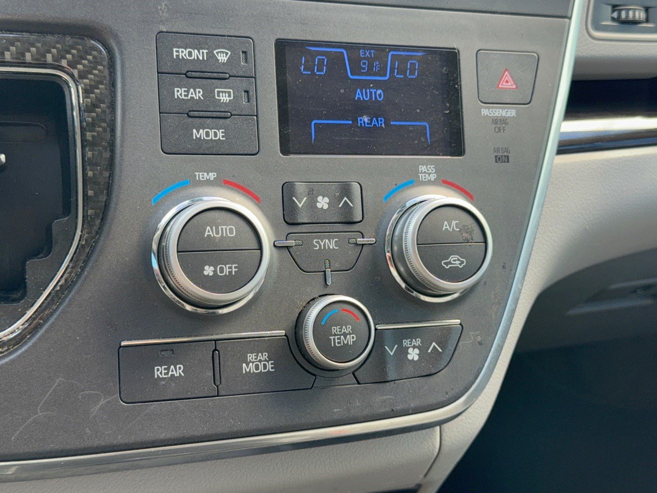 Used 2018 Toyota Sienna XLE w/ XLE Navigation Package FWD image 22