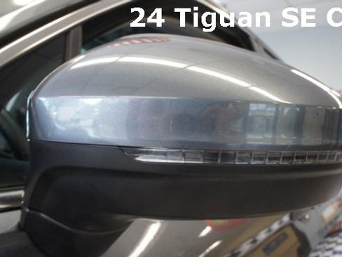 Used 2024 Volkswagen Tiguan SE w/ Panoramic Sunroof Package image 61