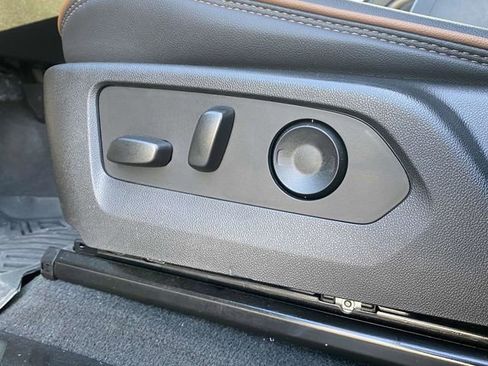 Used 2024 GMC Canyon AT4 w/ AT4 Premium Package image 17