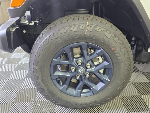 New 2026 Jeep Gladiator Sport AWD/4WD image 11
