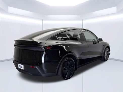 Used 2026 Tesla Model Y AWD image 5