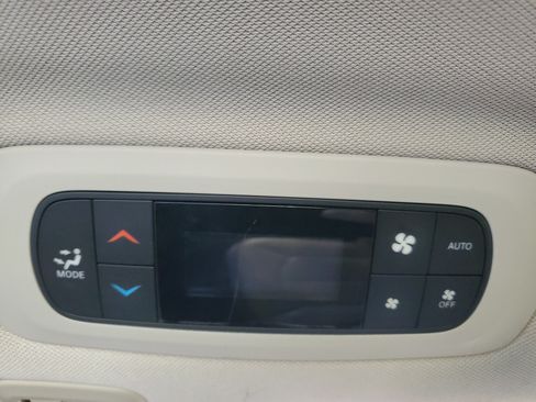 Used 2020 Chrysler Pacifica Limited w/ Advanced Safetytec Group FWD image 14