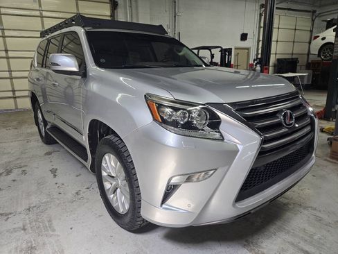 Used 2017 Lexus GX 460 Premium AWD/4WD image 3