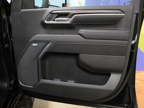 New 2025 GMC Sierra 2500 SLT w/ SLT Premium Package image 9