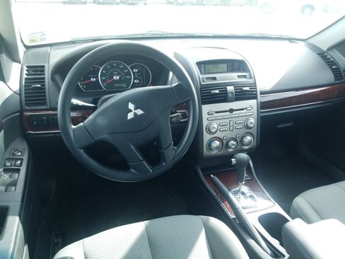 Used 2009 Mitsubishi Galant image 18