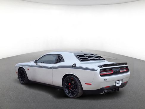 Used 2020 Dodge Challenger R/T RWD image 4