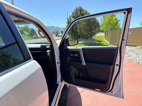 Used 2024 Toyota 4Runner Limited AWD/4WD image 31