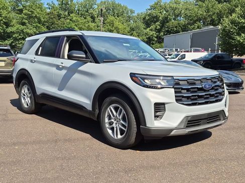 New 2026 Ford Explorer Active AWD/4WD image 3