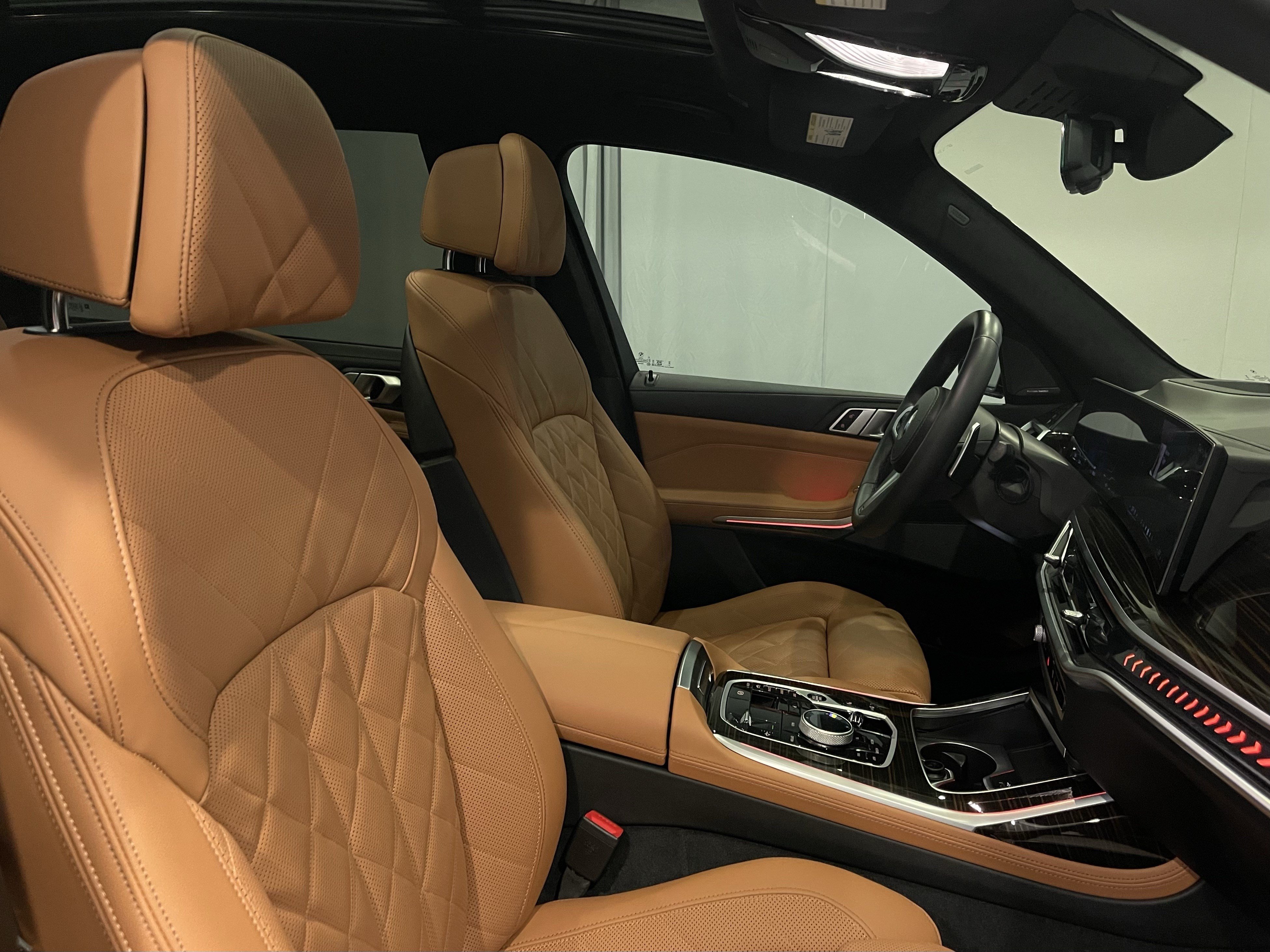 Used 2025 BMW X7 xDrive40i w/ M Sport Package AWD/4WD image 15