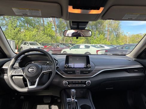 Used 2025 Nissan Altima 2.5 SV FWD image 34