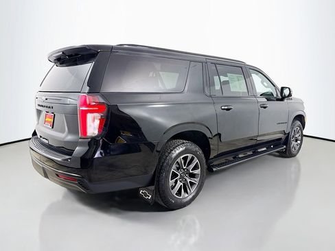 Used 2023 Chevrolet Suburban Z71 w/ Luxury Package AWD/4WD image 8
