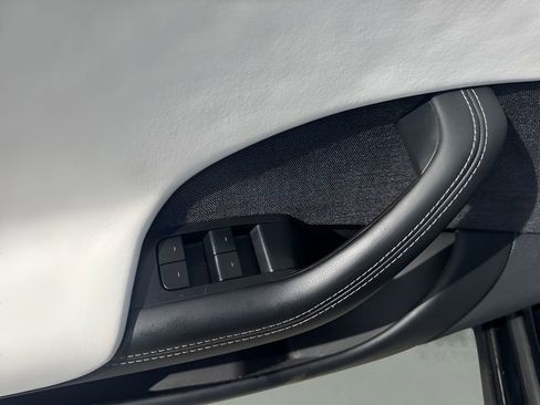 Used 2022 Tesla Model S image 29