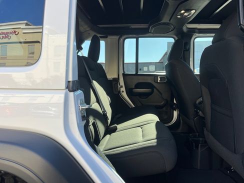 Used 2021 Jeep Wrangler Unlimited Sport image 30