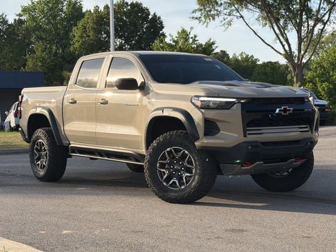 Used 2024 Chevrolet Colorado ZR2 w/ ZR2 Convenience Package III image 1