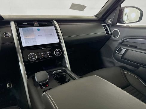 Used 2024 Land Rover Discovery Metropolitan Edition image 23