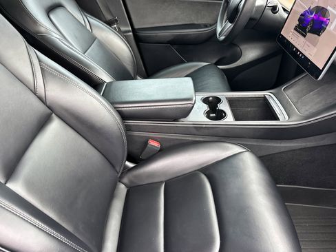 Used 2022 Tesla Model Y Long Range image 15