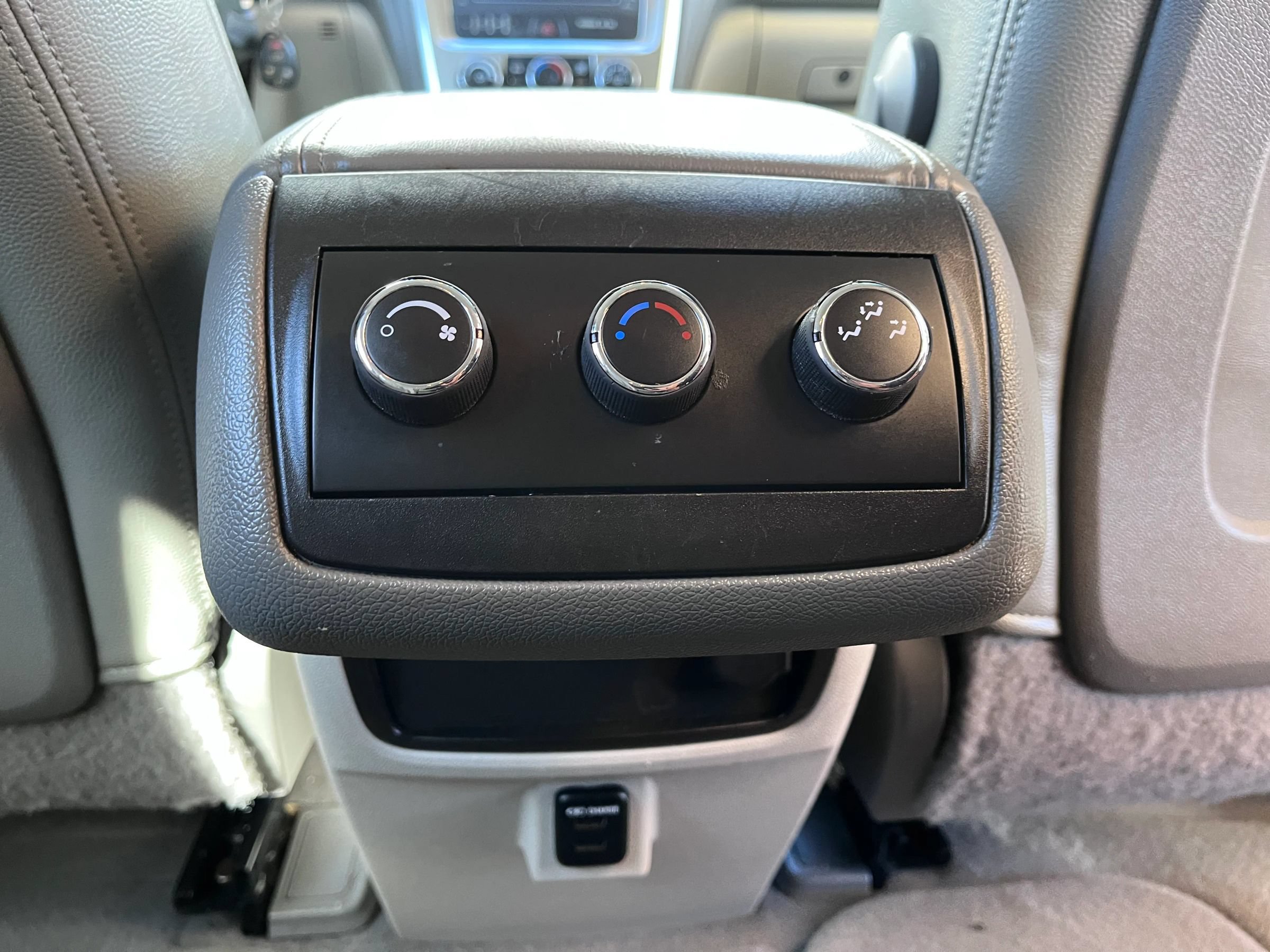 Used 2015 GMC Acadia SLE FWD image 15