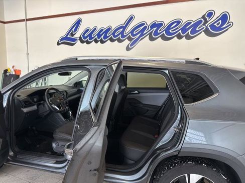 Used 2024 Volkswagen Taos SE AWD/4WD image 9