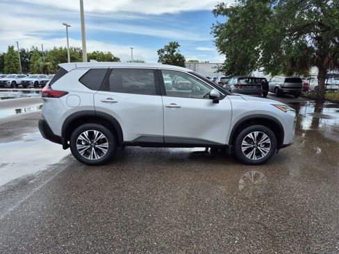 Certified 2021 Nissan Rogue SV FWD image 9