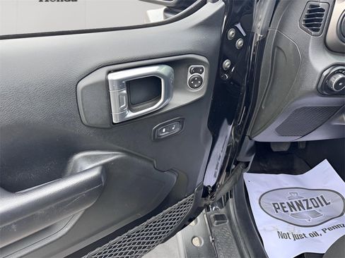 Used 2018 Jeep Wrangler Unlimited Sport S image 18