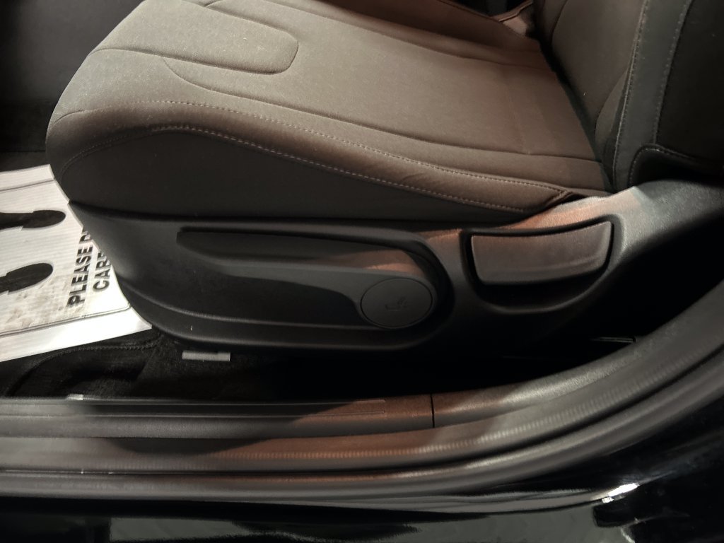 Used 2025 Hyundai Elantra Sport FWD image 11