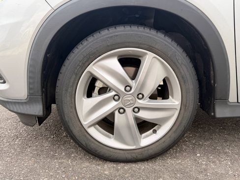 Used 2019 Honda HR-V EX image 10