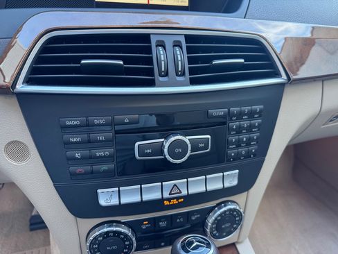 Used 2013 Mercedes-Benz C 250 Sedan image 19