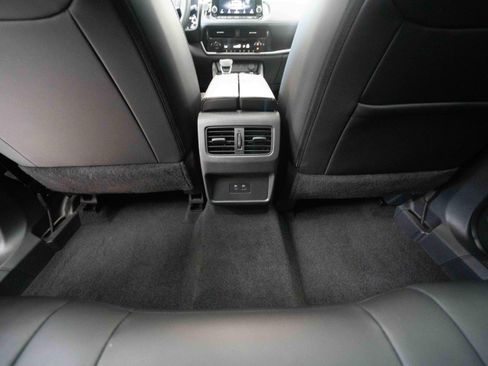 Used 2023 Nissan Rogue SL AWD/4WD image 22