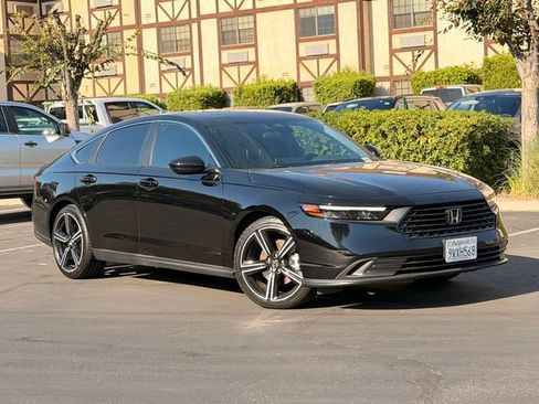 Used 2025 Honda Accord Sport image 2